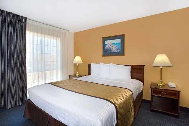 غرفة بسرير كوين لذوي الإعاقة، Super 8 by Wyndham Oroville 1/4