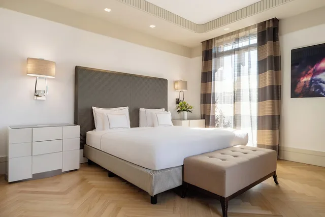 جناح غراند بسرير فردي بشرفة، Melia Genova 1/10