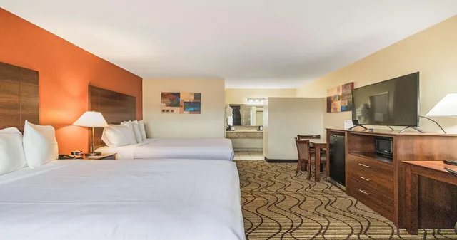 غرفة بمطبخ صغير، Best Western Roseville Inn 1/4
