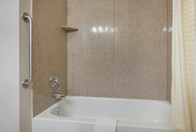 غرفة قياسية بسرير كينج، Best Western Plus Deridder Inn Suites 5/5