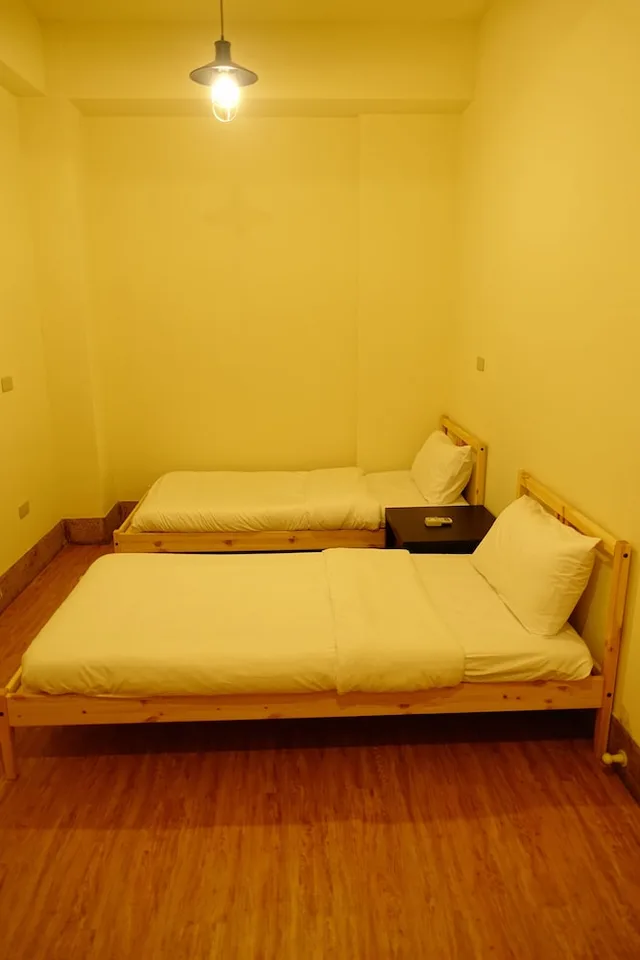 غرفة بسريرين منفصلين بحمام مشترك، Chiayi Petite Hostel 4/6