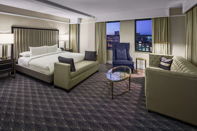 جناح جونيور بسرير كينج مع أريكة، Hilton President Kansas City 1/2