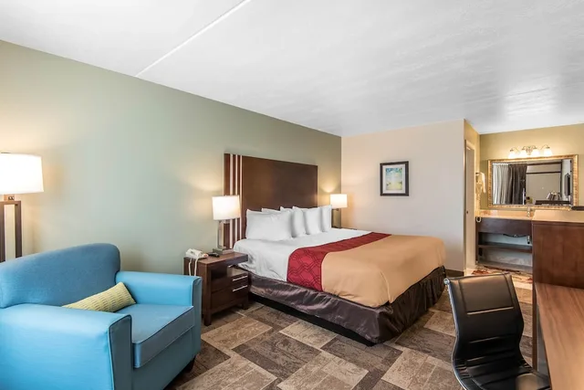 غرفة بسرير كينج لذوي الإعاقة، Econo Lodge Oak Grove Blue Springs 2/2