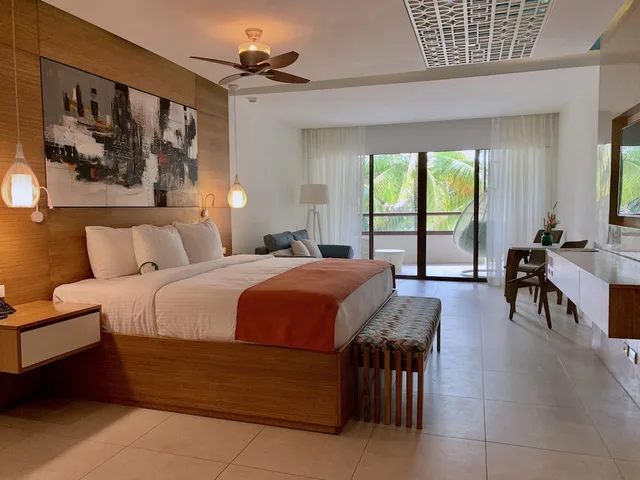 جناح جونيور بسرير كينج بإطلالة على الحديقة، Azura Beach Resort - Adults Only 2/3