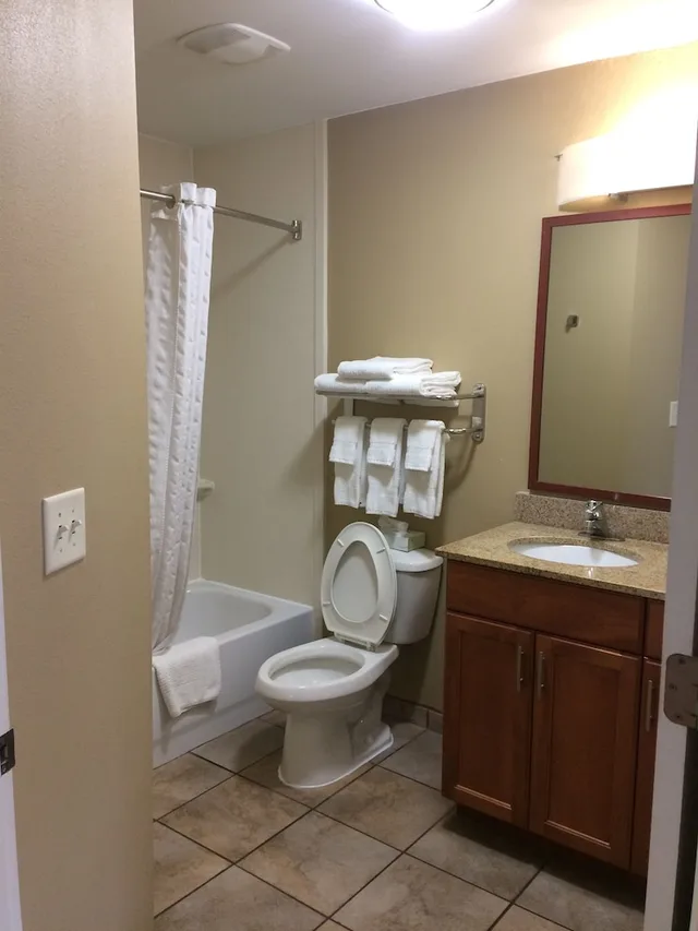 1 Bedroom, Suite, Queen Bed, Living and Dining Areas, Kitchen، Candlewood Suites Jacksonville 4/5