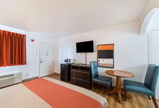 غرفة بسرير كينج، Motel6 San Antonio, TX - I-10 West 9/10