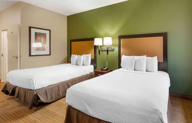 غرفة بسريرين كوين بمطبخ لذوي الإعاقة، Studio 6 Corporate Extended Stay Chicago Lisle IL 4/7