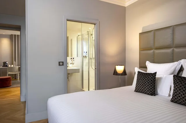 جناح بسرير مزدوج، FIRST HOTEL PARIS TOUR EIFFEL 1/3