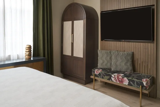 جناح تنفيذي بسرير كينج مع أريكة، Hotel Vesper, Houston, a Tribute Portfolio Hotel 2/5