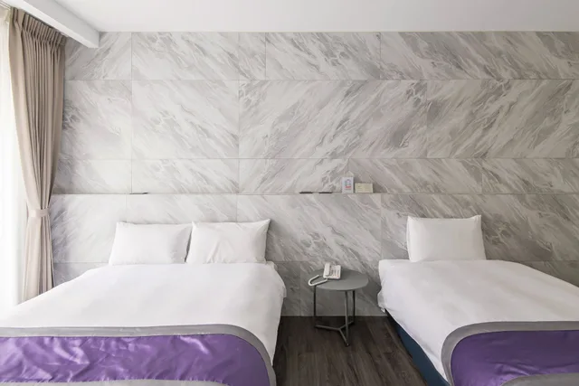 غرفة ديلوكس ثلاثية بسرير مزدوج وسرير فردي، Hotel Hsr Hesper - Taichung 3/4