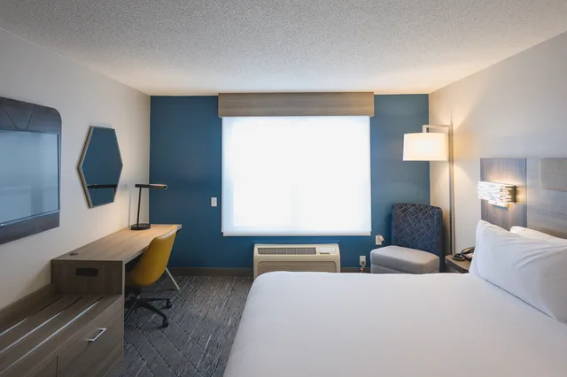 غرفة قياسية بسرير كينج، Holiday Inn Express & Suites Marquette, an IHG Hotel 2/10