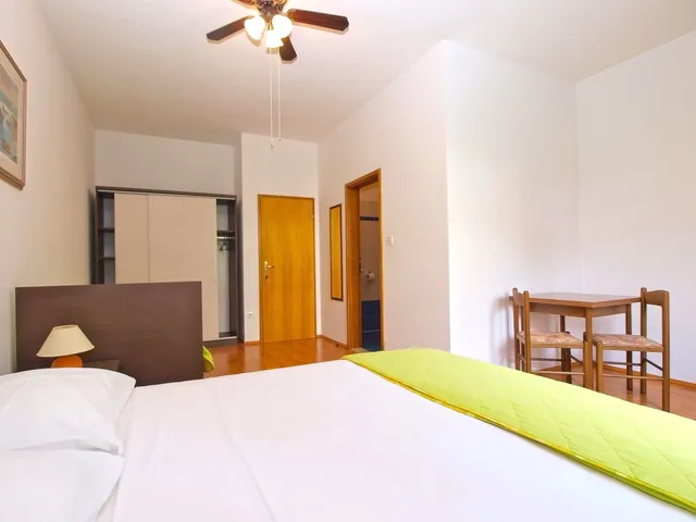 غرفة ثلاثية بسرير مزدوج وسرير فردي بغرفة نوم واحدة، Apartments Ivica 1452 2/6