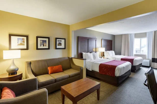 جناح بسريرين كوين مع أريكة، Comfort Suites Lincoln North 8/10