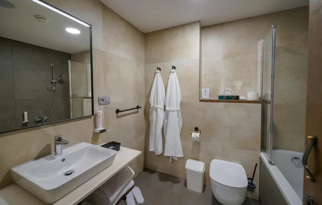 غرفة عائلية بإطلالة على الجبل، Grand Hotel Bellevue 2/4