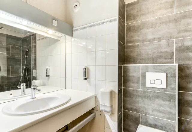 Room, Triple, Accessible, B&B Hotel Montpellier Vendargues 3/3