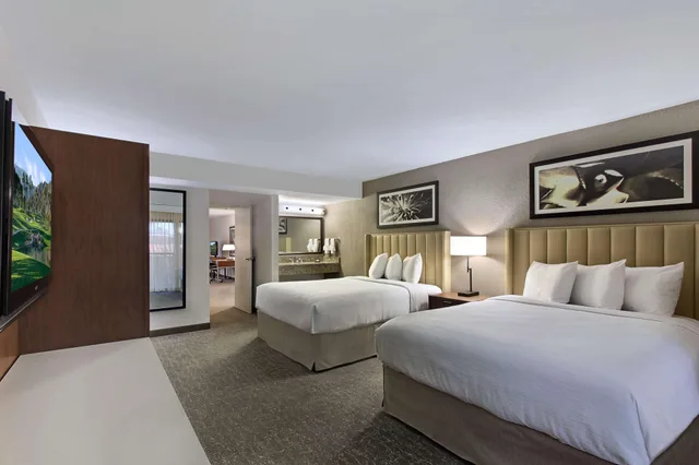 جناح تنفيذي بسريرين كوين بغرفتين، Embassy Suites Hotel Palm Desert 1/2