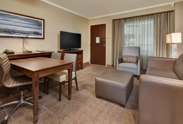 King Suite (Reduced Mobility) - [1]، Embassy Suites by Hilton San Diego La Jolla 3/4