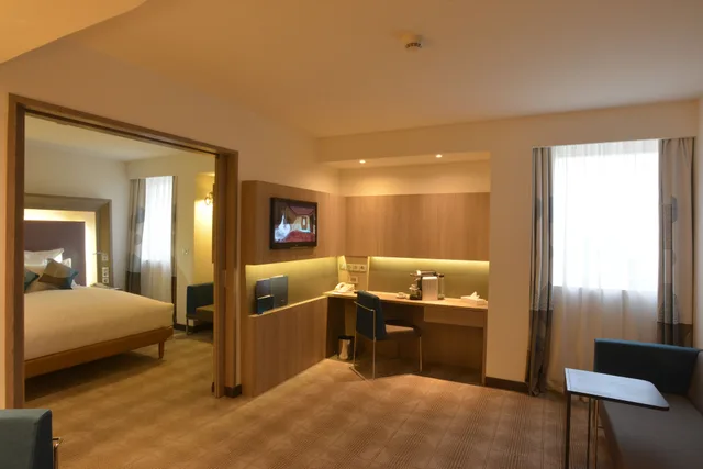 جناح سوبيريور بسريرين منفصلين وسرير كينج، Novotel Cairo Airport 6/10