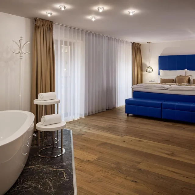 جناح رئاسي، Hotel Passage 5/10