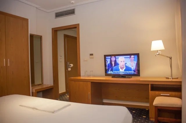 غرفة عائلية بسرير كوين وسريرين منفصلين بشرفة، Agimi And S Hotel 8/10