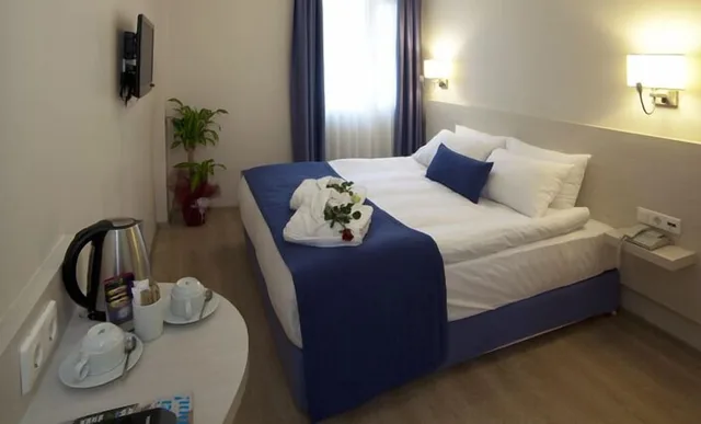 غرفة قياسية بسرير مزدوج، Walk In Hotel 2/4