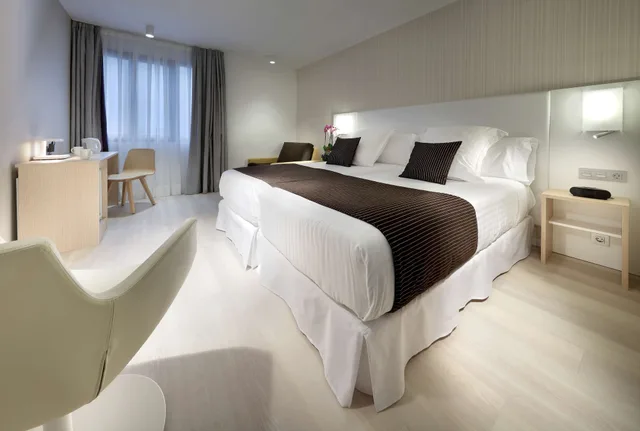 Family, Twin Beds, Sofa, Barcelo Nervion 5/7