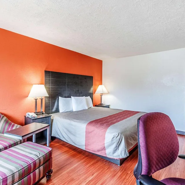 1 King Bed - Mob Acc RI Shwr Nsmk Micfridg، Motel6 Dumfries, VA 1/5