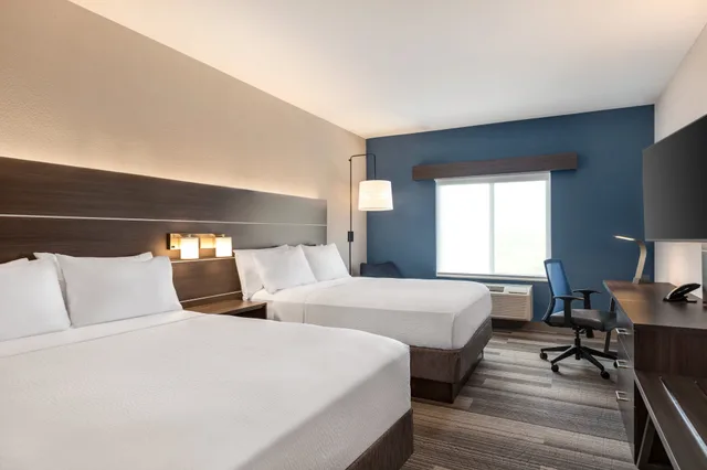 غرفة قياسية بسريرين كوين لذوي الإعاقة، Holiday Inn Express Hotel Suites Denver Airport 1/5