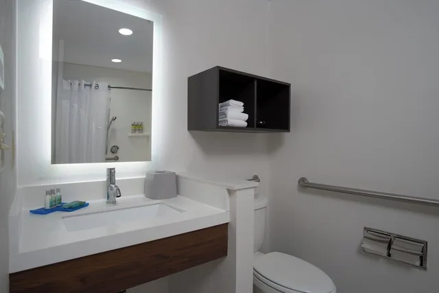 غرفة قياسية بسريرين كوين، Holiday Inn Express and Suites Orlando - International Drive 7/7