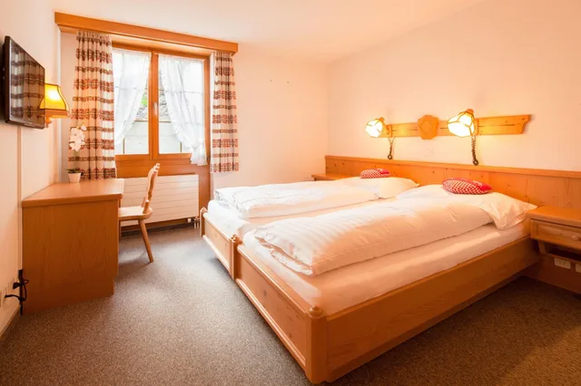 1 Bedroom, Suite, Mountain View, Hotel Alpenhof 1/2