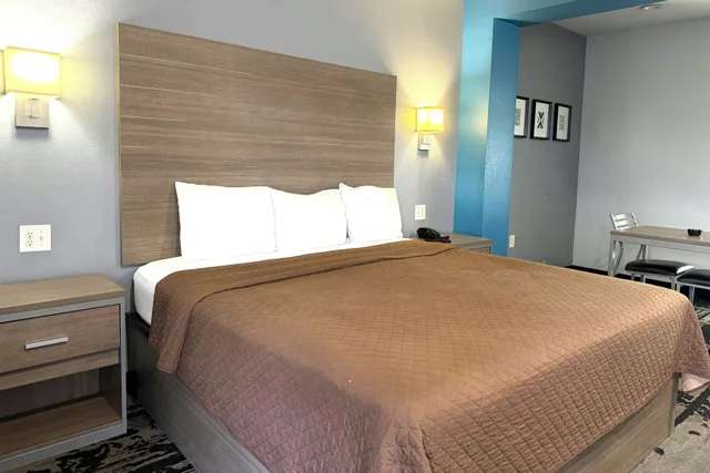 غرفة بسرير كينج بمطبخ صغير لغير المدخنين، Hotel Royale IAH Airport North Houston I-45 2/7