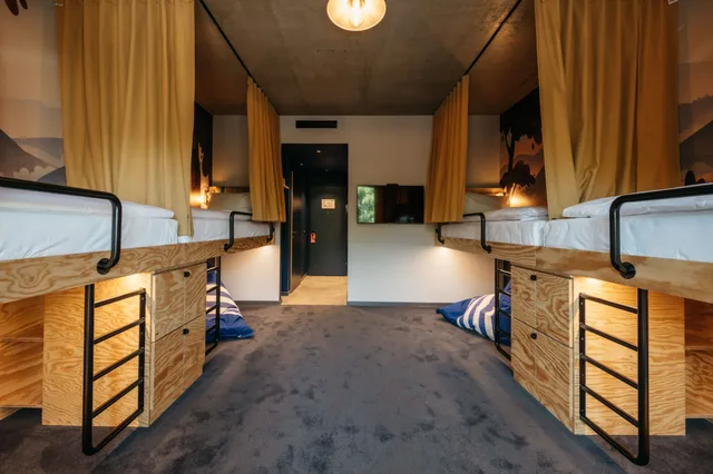Friends and 4 Bunk Beds، Superbude Wien Prater 5/10