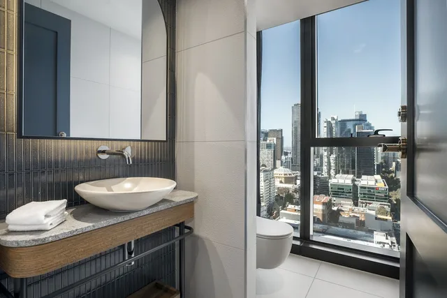 غرفة بريميوم بسرير كينج بإطلالة على المدينة في طابق مرتفع، voco Melbourne Central, an IHG Hotel 6/10