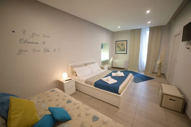 Design, Triple, 1 Queen and 1 Single Bed، B&amp;B Lamezia Terme 2/4