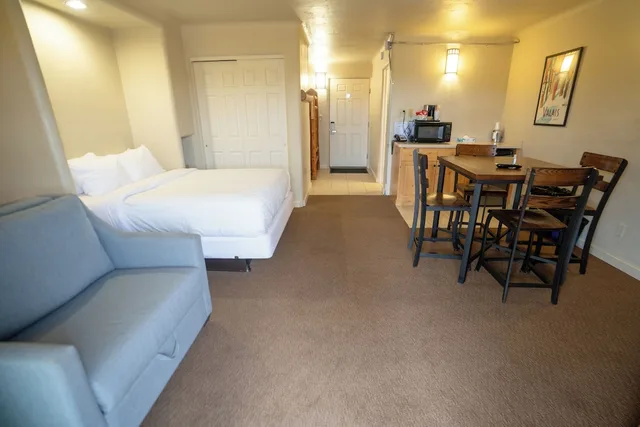 Lodge, Studio, 1 Queen and 2 Bunk Beds، Sioux Lodge Suites by Grand Targhee Resort 7/8