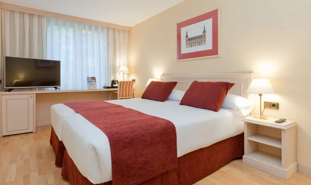 Standard, Queen Bed, Luze Castellana Hotel 3/10