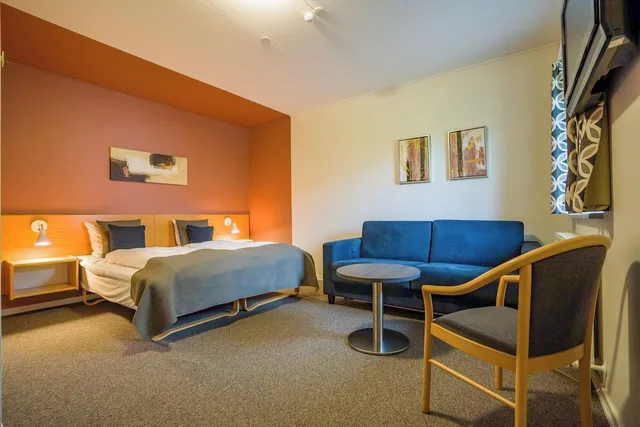 غرفة كومفورت رباعية بسرير كينج مع أريكة، Hotel Svanen, Grindsted 1/7