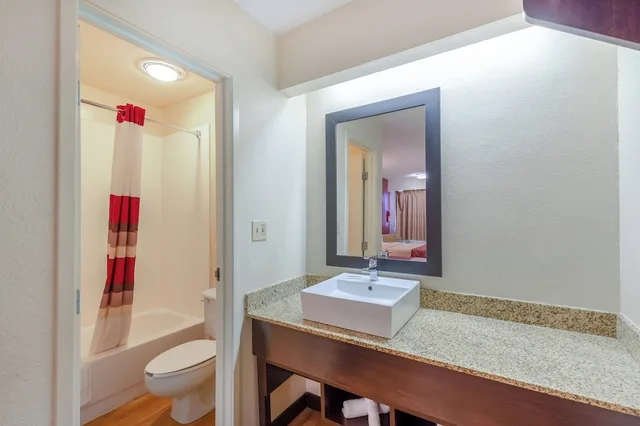 غرفة قياسية بسريرين مزدوجين، Red Roof Inn Kalamazoo East 4/4
