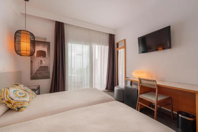 غرفة ديلوكس بإطلالة على البحر، Palladium Hotel Cala Llonga - Adults Only 7/10
