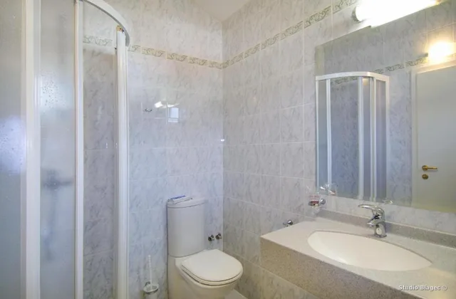 غرفة فاخرة عائلية بشرفة، Hotel Villa Bacchus 2/2
