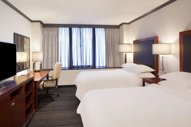 غرفة ديلوكس بسريرين مزدوجين، Sheraton Anchorage Hotel 2/2