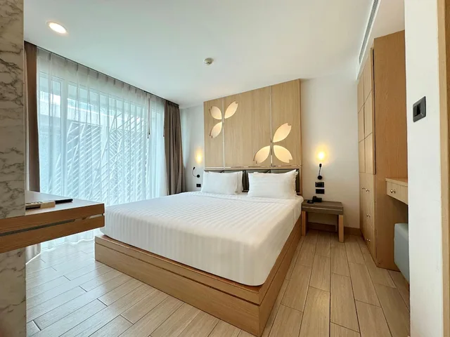 1 Bedroom, Suite, King Bed, Clarian Hotel Beach Patong 7/10