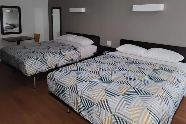 جناح بسريرين كوين، Rodeway Inn & Suites Rancho Mirage - Palm Desert Area 4/6