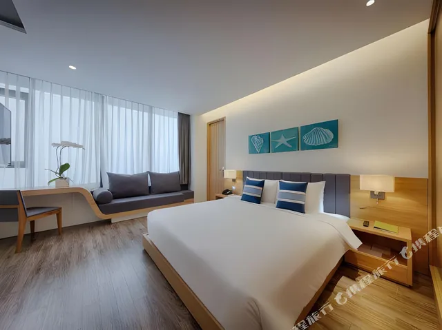 استوديو بسرير كينج بإطلالة جزئية على البحر مع أريكة، Parosand Danang Hotel 2/4