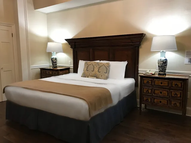 غرفة بريميوم بسرير كينج، Hotel St Pierre French Quarter 10/10