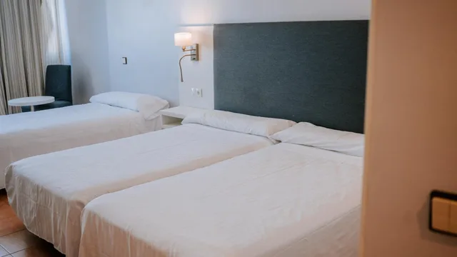 Triple Room 3AD، Bahia Sur Hotel 4/10