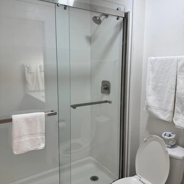 غرفة رباعية بسريرين كوين، Rodeway Inn & Suites Rancho Mirage - Palm Desert Area 7/8