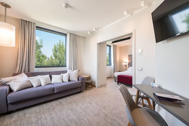 Deluxe, Suite, Double Bed, Sofa, Db Hotel Verona Airport And Congress 4/8