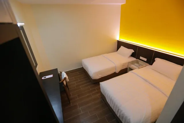 Standard, Twin Beds, No Window، Pantai Regal Hotel 2/5