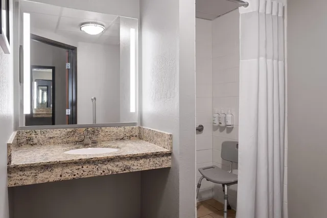 غرفة بسريرين كوين لذوي الإعاقة، AmericInn by Wyndham Alexandria 3/3